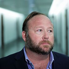 Ortalık karışıyor: Twitter, Alex Jones ve Infowars’ı süresiz yasakladı!