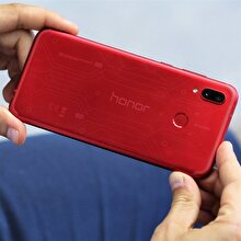 Oyun canavarı Honor Play, Türkiye’ye geliyor!