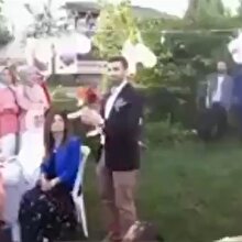 Gelin çiçeğine gelişine tekme atmak