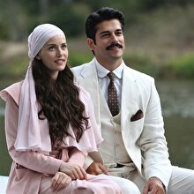 Burak Özçivit'e bebek sürprizi