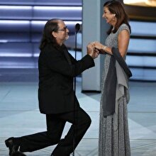 Emmy Ödülleri'ne damga vuran evlenme teklifinde yürek burkan detay!