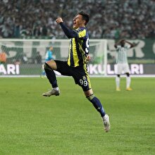 Eljif Elmas formayı kaptı!