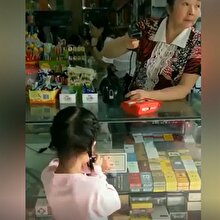 Dünya nereye gidiyor! Küçük kızın para ödeme şekli izleyenleri şaşırttı
