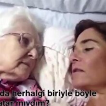 Alzheimer hastası anne ile kızının duygusal konuşması