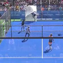 Tenis maçında cama çarptı ve ölümden döndü!