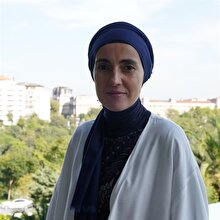 “Yetim çocuklara somut yardımda bulunamıyorsak bile en azından gülümseyip daha fazla anlayış gösterebiliriz.”