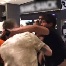 Khabib taraftarları, McGregor taraftarlarını dövdü