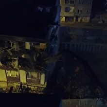Çökme riskiyle boşaltılan binanın yıkılma anı