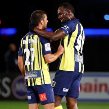 Usain Bolt golle tanıştı