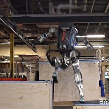 Boston Dynamics'ten inanılmaz parkur koşusu