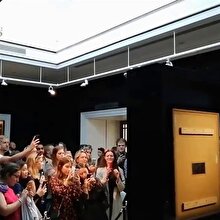 'Kendini imha eden tablo' yeni ismiyle sergilenmeye başladı