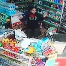 Sarıyer’de babasıyla otomobil kullanmayı öğrenen genç kız markete daldı