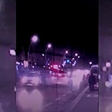 Polisi aracıyla metrelerce sürükleyip kaçtı!