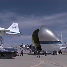 NASA'nın uzay araçlarını taşıyan canavar uçağı
