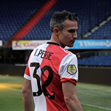 Van Persie veda ediyor
