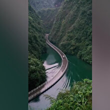 Çin'de sıradışı bir köprü