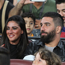 Arda Turan ve Aslıhan Doğan'dan doğum sonrası ilk kare geldi