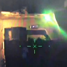Polis helikopterine lazer tutan suç makinesi yakalandı