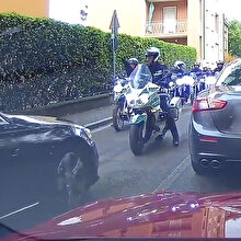 Hatalı sollama yapıp 16 tane motosikletli polise denk gelmek