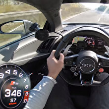Audi R8 V10 Plus BiTURBO araç ile 346 km/h sürat yapan adam