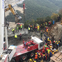 Gebze'de viyadük iskelesi çöktü