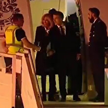 Macron'a Arjantin'de şok: Havalimanı görevlisi karşıladı