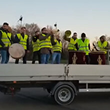 Paris'te sarı yeleklilere Mehter marşlı destek