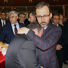 Bakan Varank gözyaşlarını tutamadı