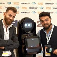 Robot Nelly konuğumuzdu: 'Dünyayı ele geçirecek mi?'
