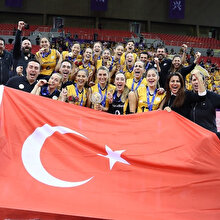 Cumhurbaşkanından kadın voleybolculara tebrik telefonu