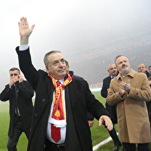 Galatasaray Başkanı Mustafa Cengiz, Manchester City ile masada