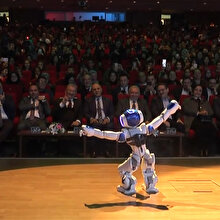 Misket oynayan robot ödül törenine damga vurdu