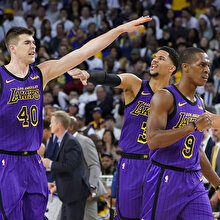 Lakers şampiyonu devirdi