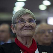 Canan Karatay: Kurtlu elma yiyin