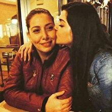 Hande Erçel annesi Aylin Erçel'i son yolculuğuna uğurluyor