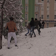 Afrikalı öğrenciler ilk kez kar görmenin sevincini yaşadı