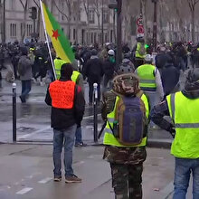Sarı Yelekliler gösterisine YPG/PKK sempatizanları da destek verdi