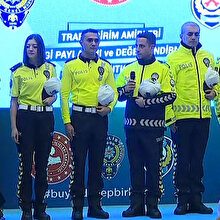 Trafik polislerinin yeni kıyafetleri tanıtıldı
