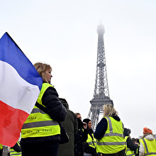 Paris'in dışına sıçrayan şiddet: Sarı yelekliler