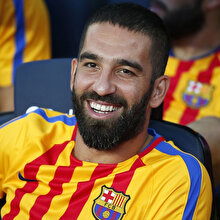 Gazetecilerden Arda Turan'a sürpriz