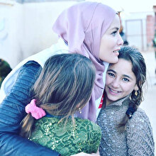 Gamze Özçelik dünyadaki mazlumlar için koşturuyor
