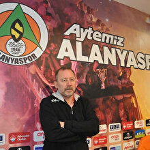 Sergen Yalçın: Ozan Tufan'ı futbolcu olduğuna ikna etmeye çalışıyoruz