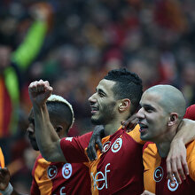 Galatasaray farkı eritiyor
