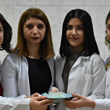 Üniversite öğrencileri 'yenilebilir' plastik üretti