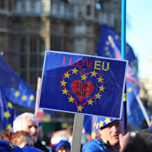 Theresa May Brexit için Brüksel kapısında: AB geri adım atmıyor