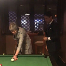 Mısır'daki Arap zirvesinde Başbakan Conte, Theresa May'e bilardo dersi verdi