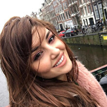 Hande Erçel: Annemin yokluğunda çalışarak hayata tutunuyorum