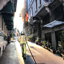 Beyoğlu'nda yangın: 4 kişi yaşamını yitirdi