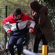 Duygulandıran sosyal deney: Türkler, bedensel engelli kişilere yardım ediyor mu?