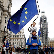 Yüz binlerce Brexit karşıtı İngiliz sokağa çıktı: Halka bırakın